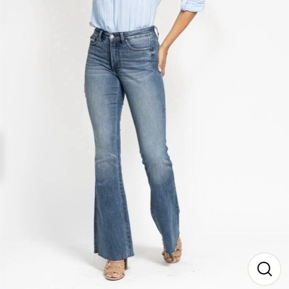 Judy Blue Jeans Women’s 3/26 Midrise Flare Raw Hem Medium Wash Stretch Festival